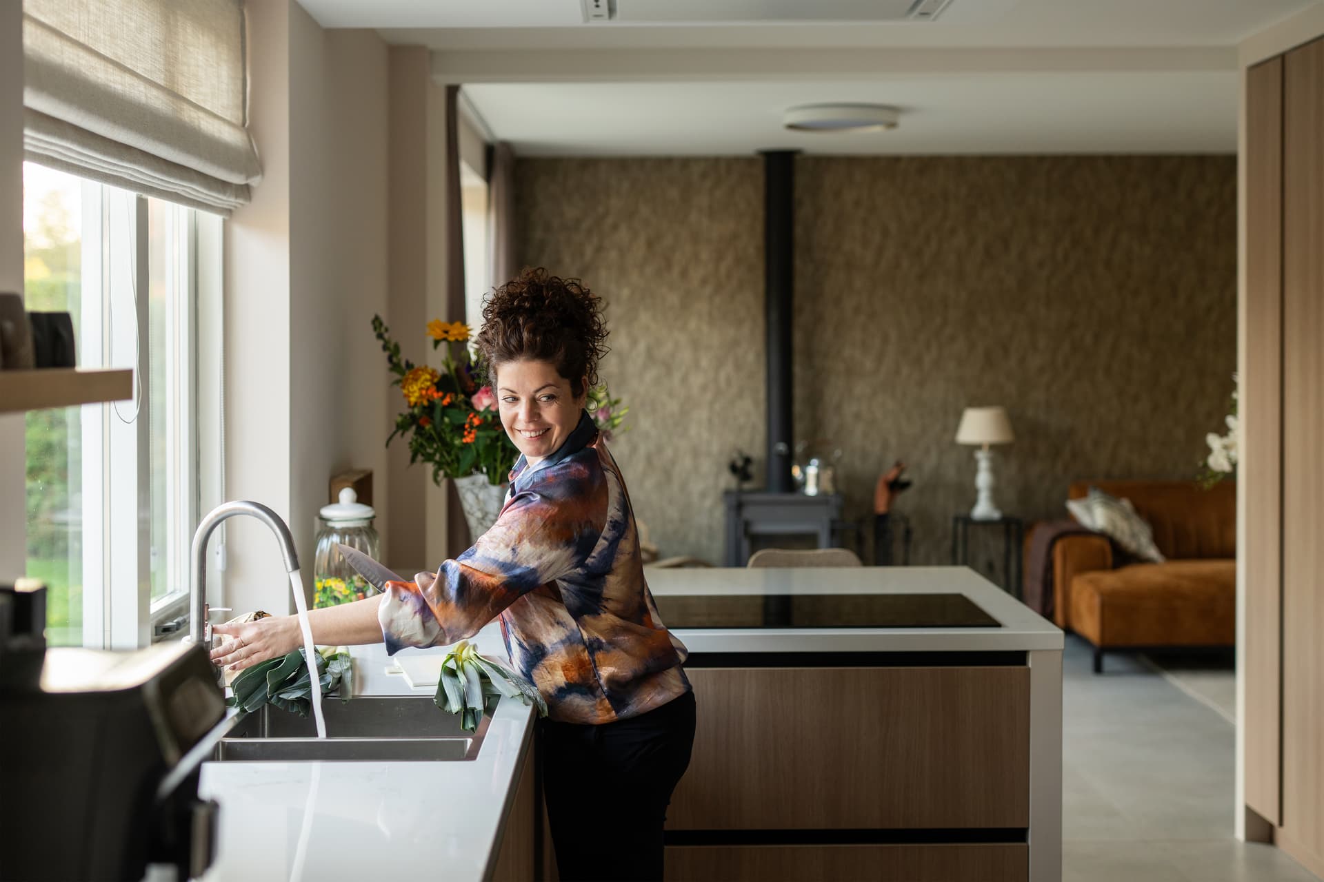 vrouw-brugman-keuken.jpg Vrouw in Brugman keuken