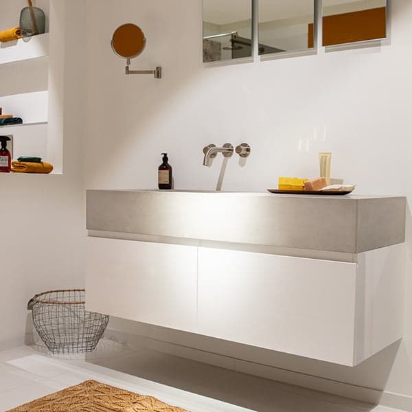 volop genieten in een badkamer en suite