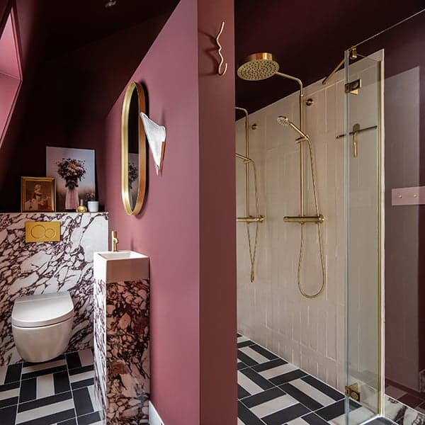 Bordeaux rode badkamer