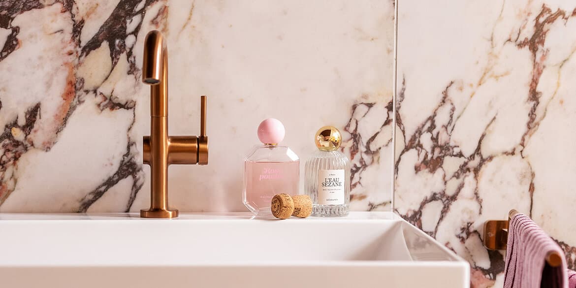 Marmerlook tegels in de badkamer