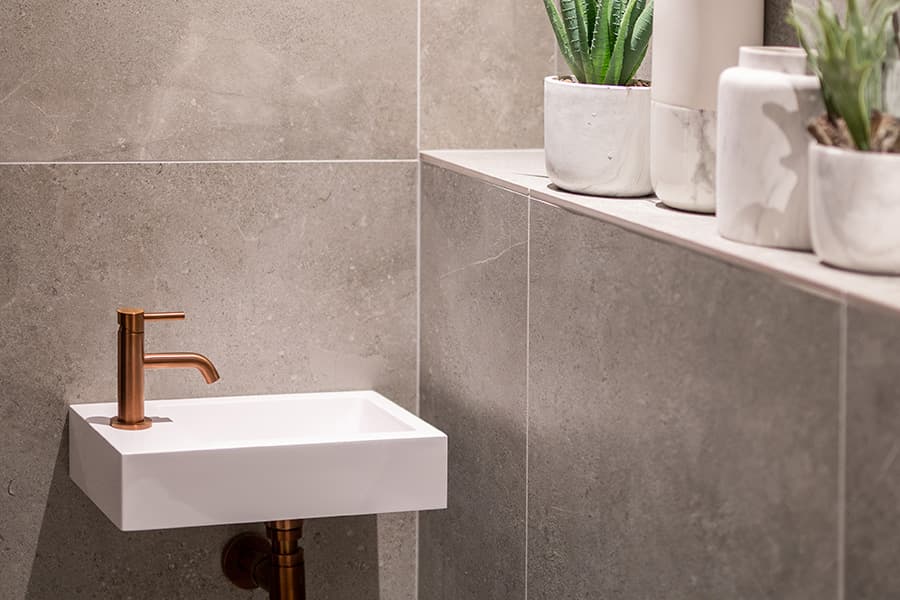 Brons in de badkamer