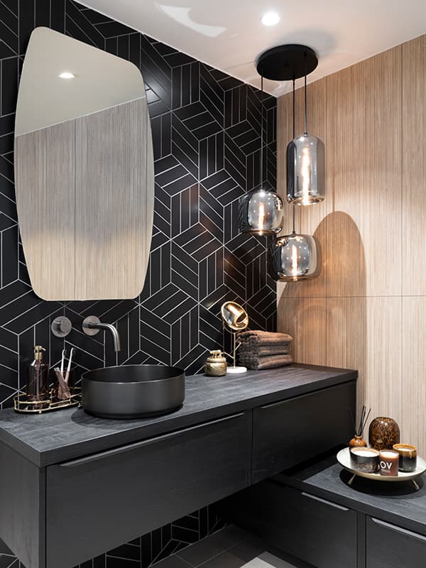 Zwarte badkamer