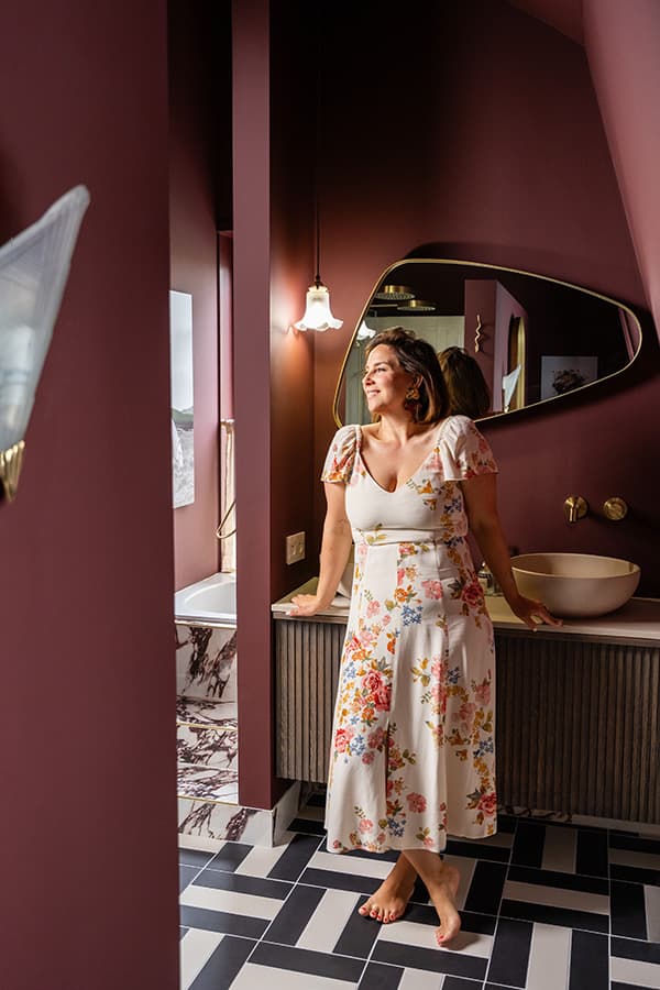 Bordeaux rood in de badkamer