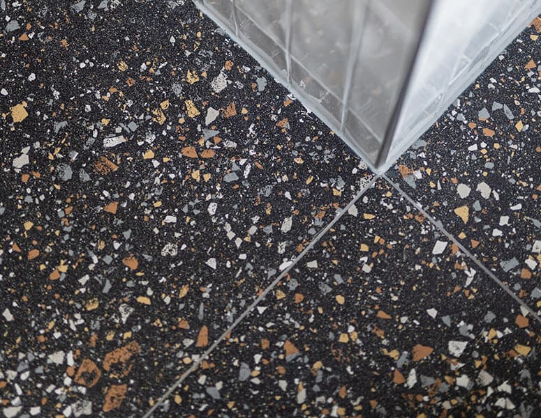 Terrazzo tegels in de badkamer