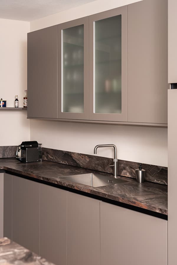 Keuken met marmerlook keukenblad