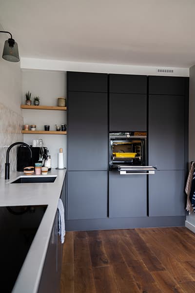 Fraaie kasten in de keuken van Silvie en Sjef