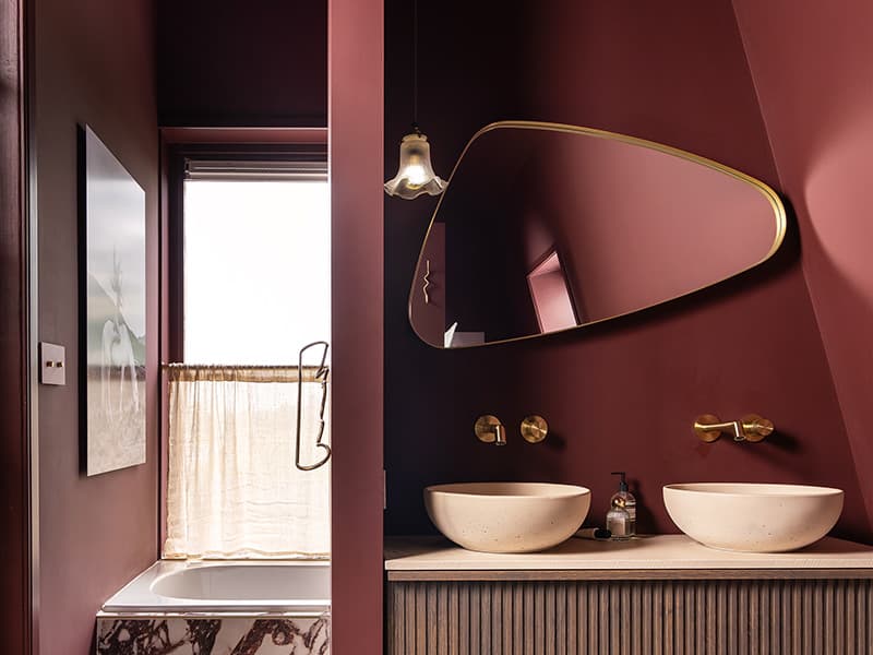 Badkamer met twee waskommen