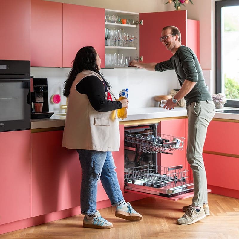 Van Pinterest naar een roze droomkeuken: het verhaal van Peter en Quinty