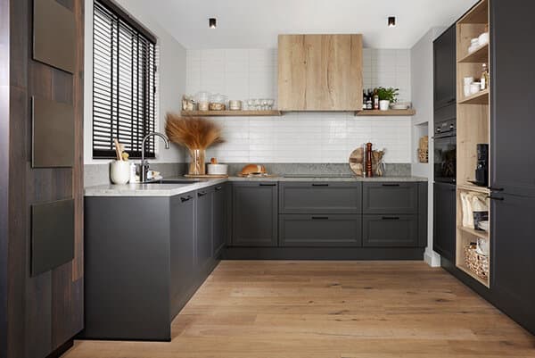 Benieuwd naar onze nieuwste keukens? Lees dan snel verder en laat je inspireren. ✓ 45 jaar ervaring ✓ Persoonlijk advies