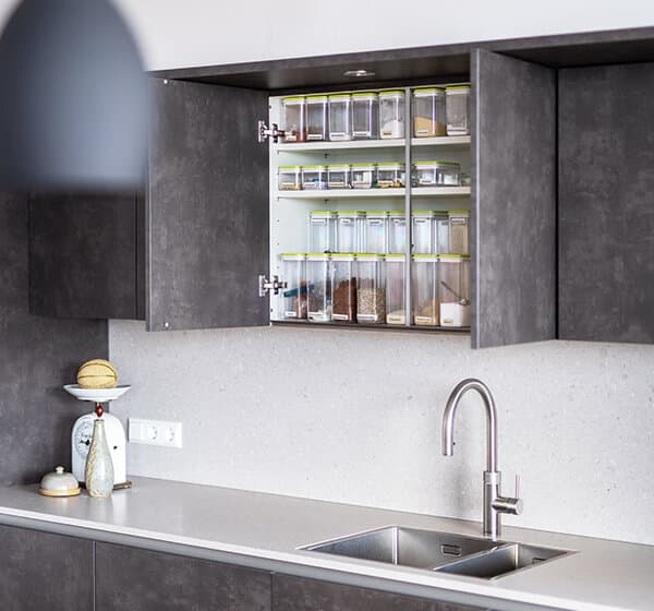 Een opgeruimde keuken is het halve werk