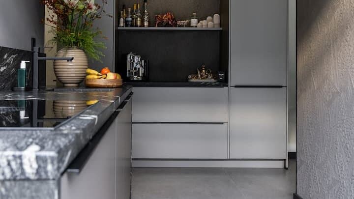 Parallel keukens: Stijlvol en slim gebruik van smalle ruimtes