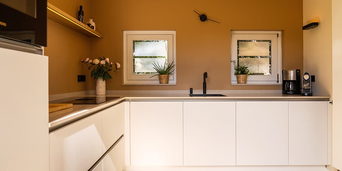 Toch kleur in een neutrale keuken?