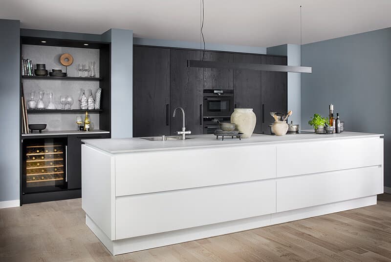 Toch kleur in een neutrale keuken?