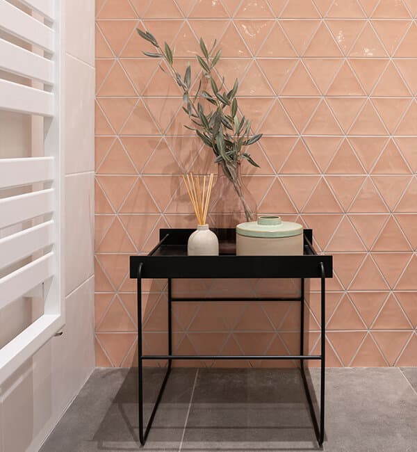 reliëftegels zijn verkrijgbaar in allerlei afwerkingen. Mat, glans of opvallende kleuren