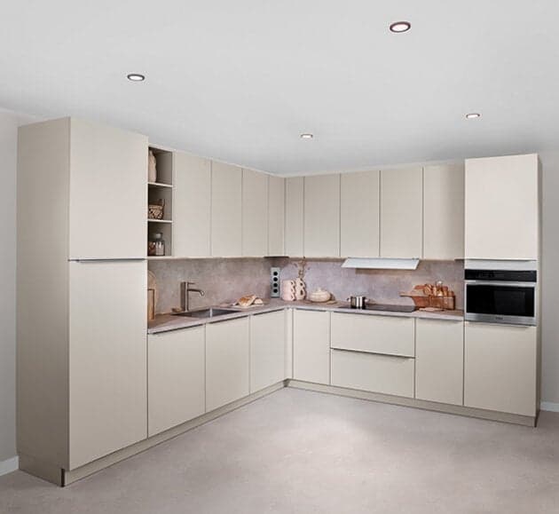 Keuken met bovenkasten