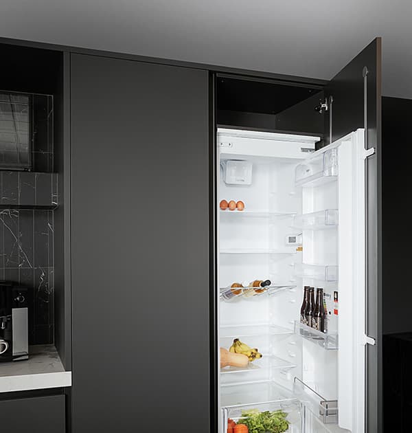 Matzwarte fronten in keuken