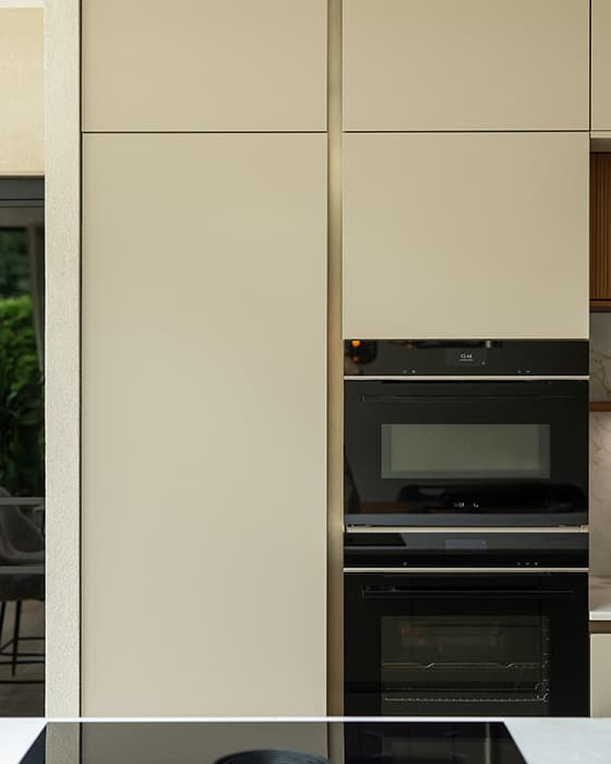 Ovens in beide kastenwand