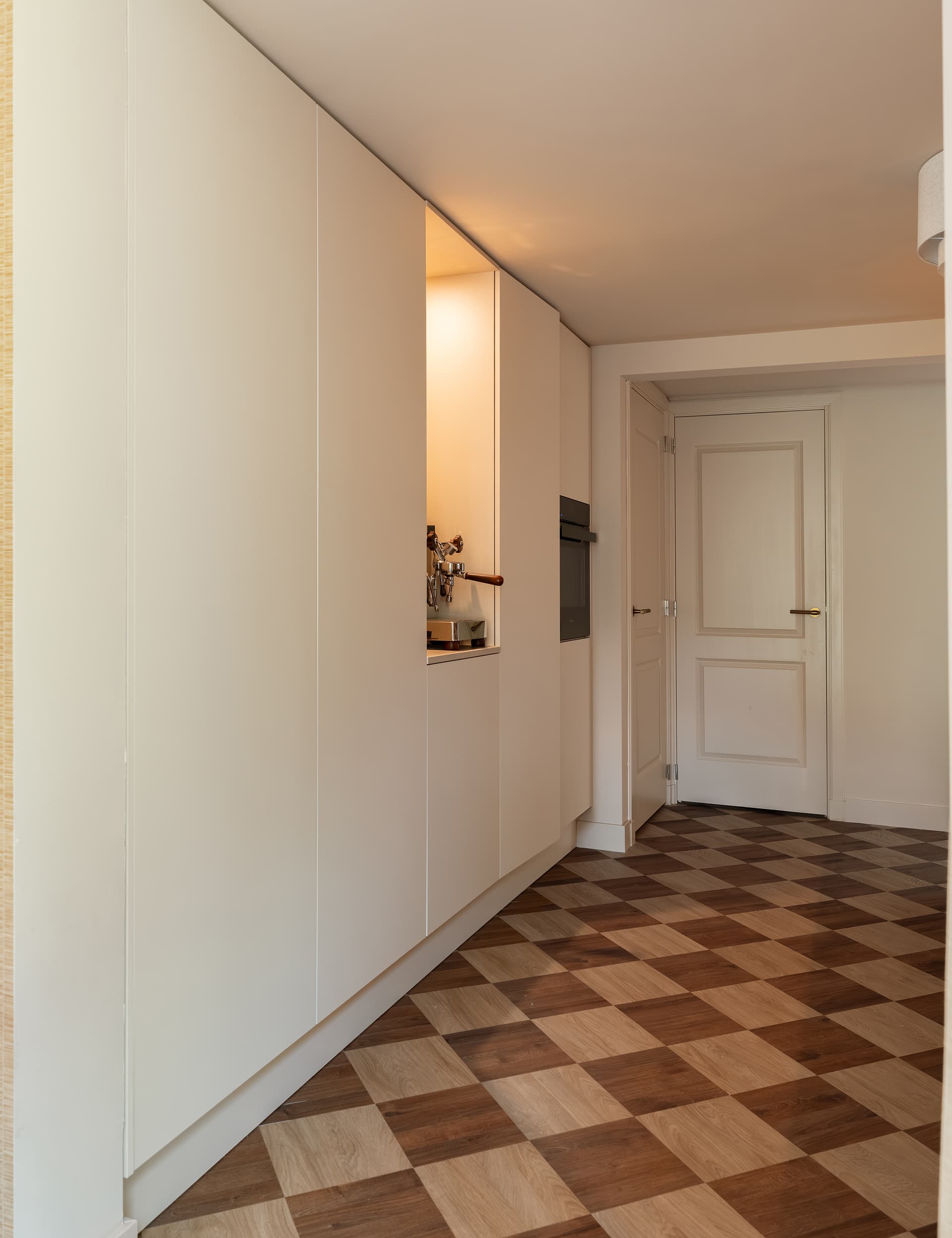 Kastenwand_The-Home-Style-Club---Make-over-Amber-@amberlovesdesign---villasparkles-38.jpg Parallel keuken van The Homestyle Club