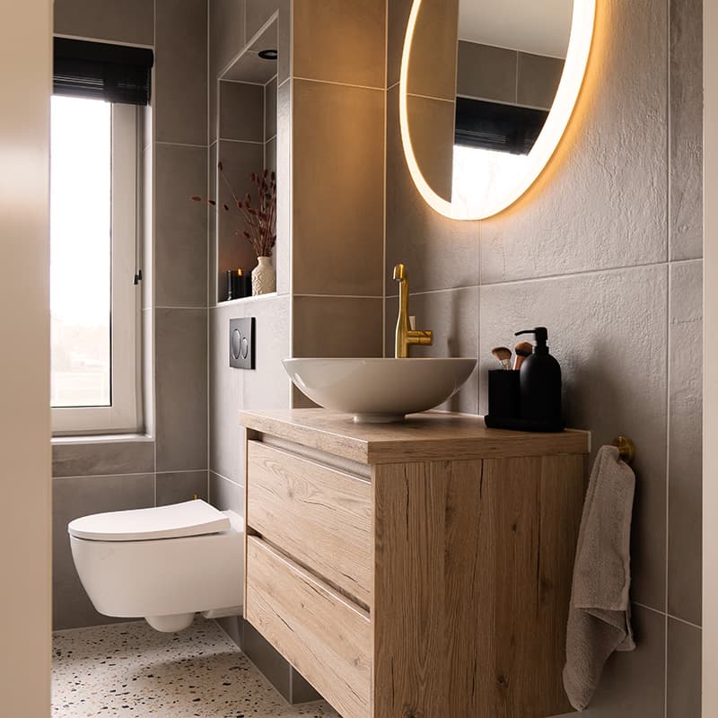 kleine-badkamer.jpg Waskom in de badkamer