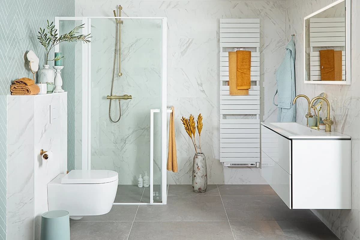 kooi-18.webp Witte kleine badkamer