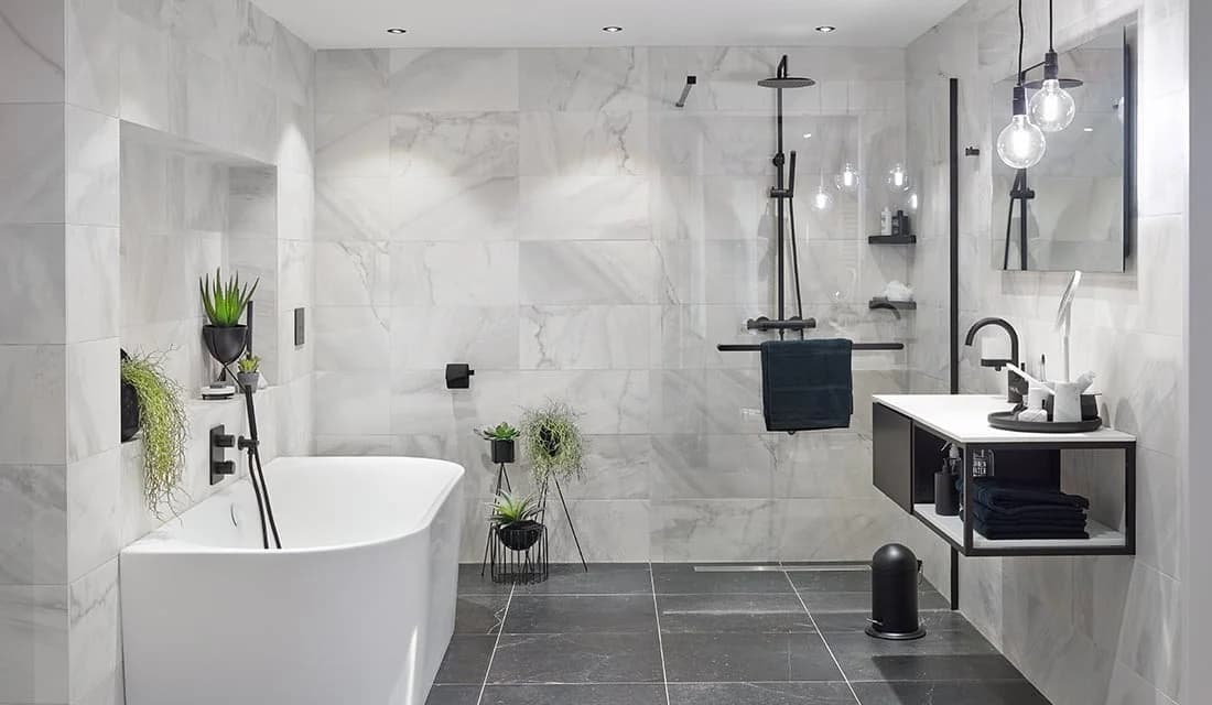 mandana.webp Lichte moderne badkamer