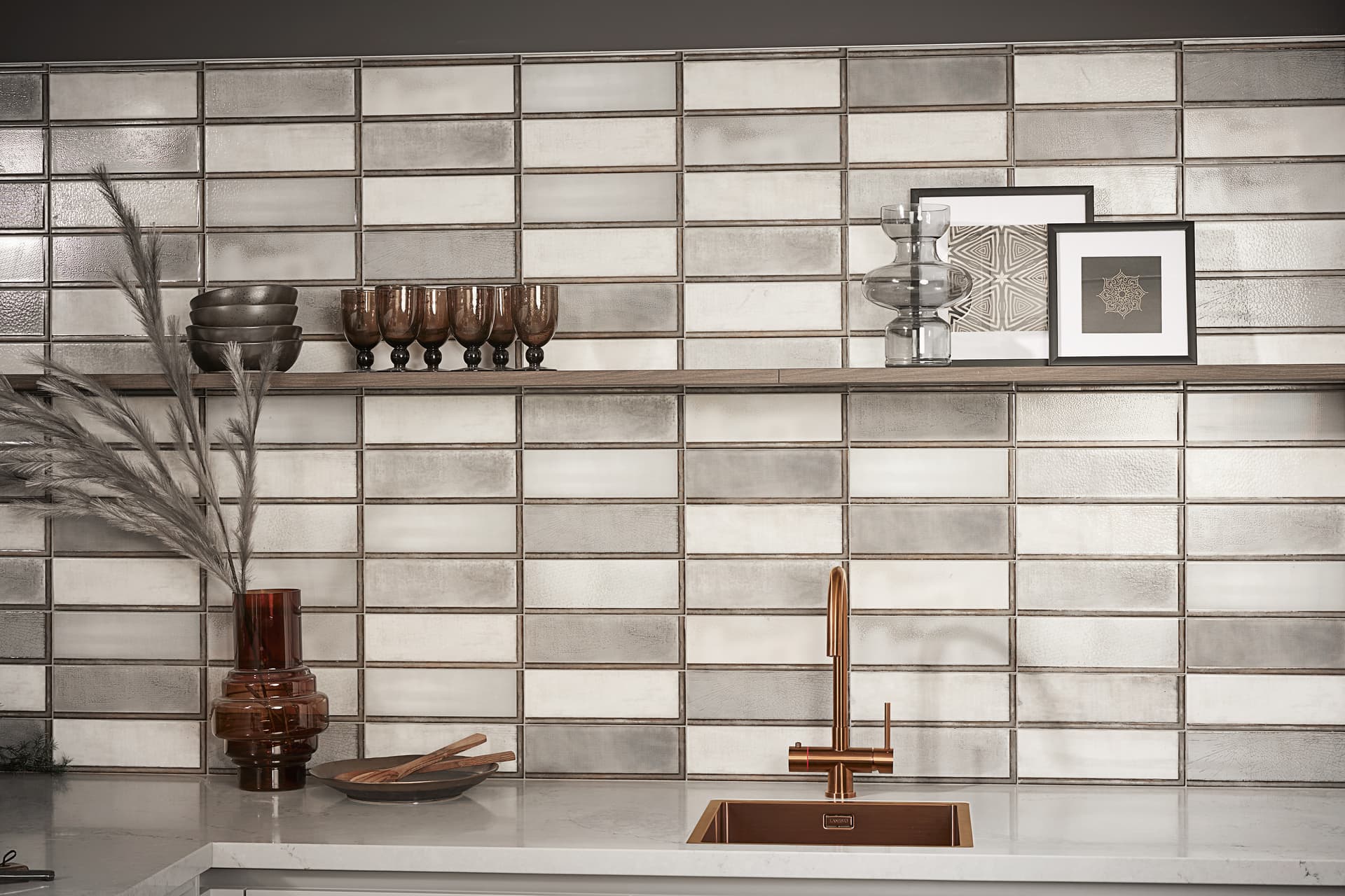 Kooi 227 detail wandplank.jpg