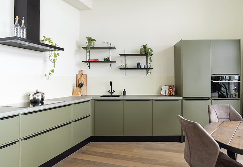 Mat-groene-keuken.jpg Afzuigkap in de keuken
