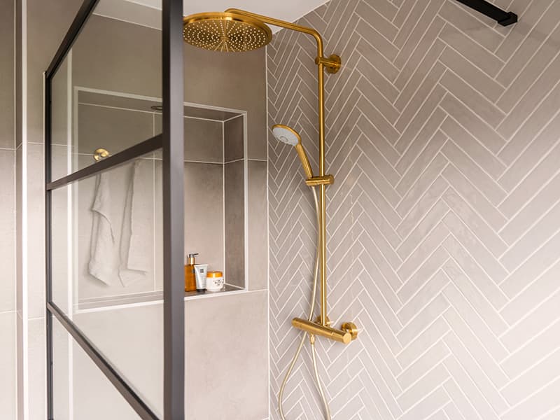 glazen-douchewand.jpg Douche in badkamer