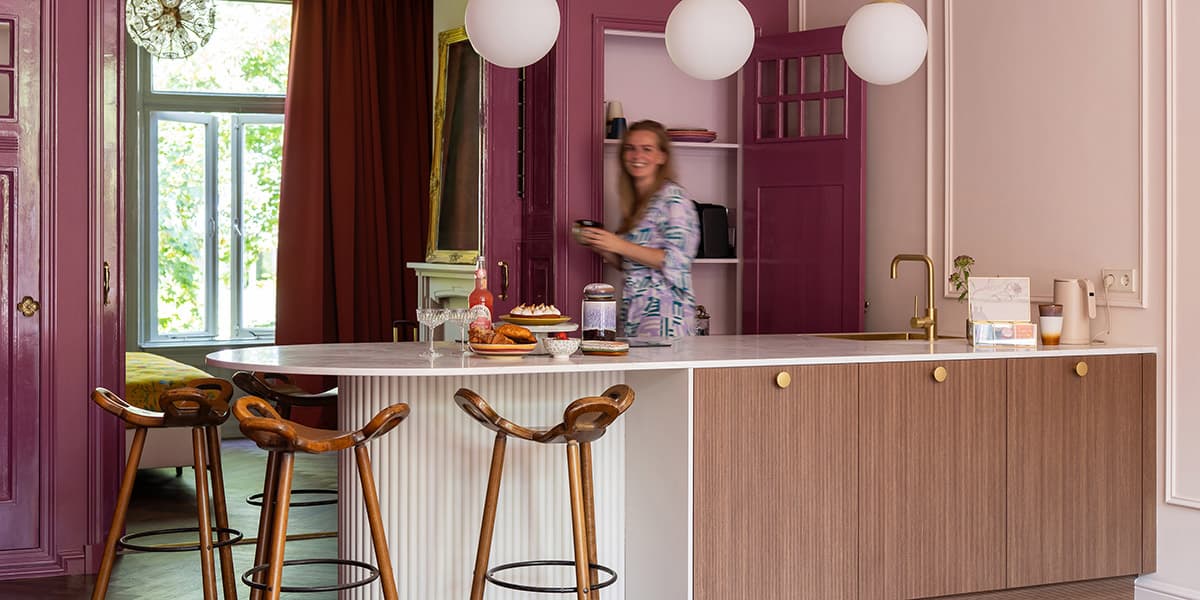 header-kleur-en-stijl-in-kleine-keuken.jpg Kleurrijke keuken