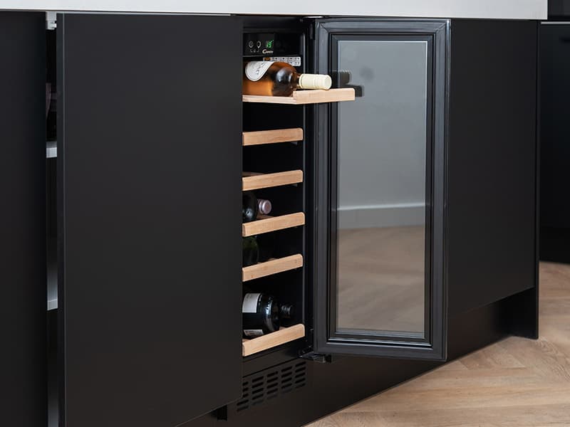 4-wijnklimaatkast-in-de-keuken_01.jpg Wijnklimaatkast in de keuken